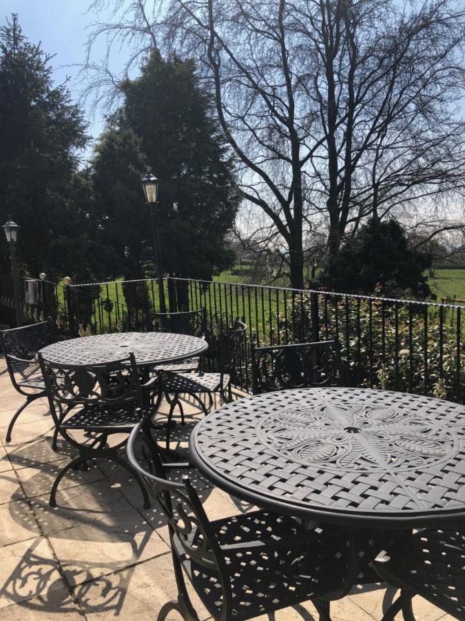 אשבורן The Dog & Partridge Country Inn מראה חיצוני תמונה