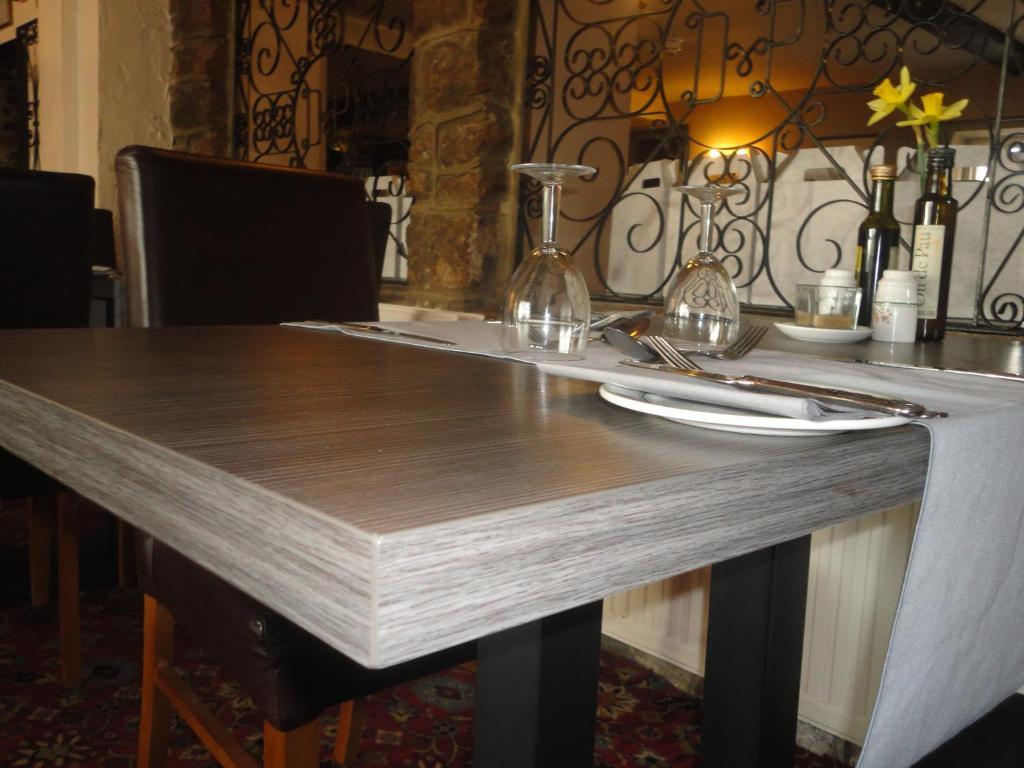 אשבורן The Dog & Partridge Country Inn מראה חיצוני תמונה